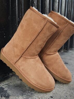 UGG Classic Short II Suede Boot - Chestnut